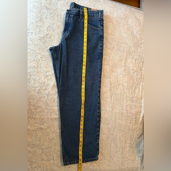 Relaxed Fit Blue Jeans with Classic Style - Picture 9 of 9